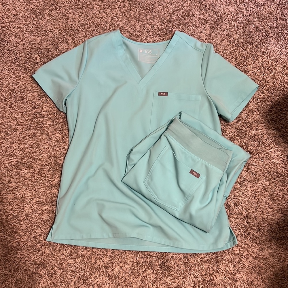 FIGS LIMITED EDITION FRESH AQUA WOMEN’S MEDIUM SET